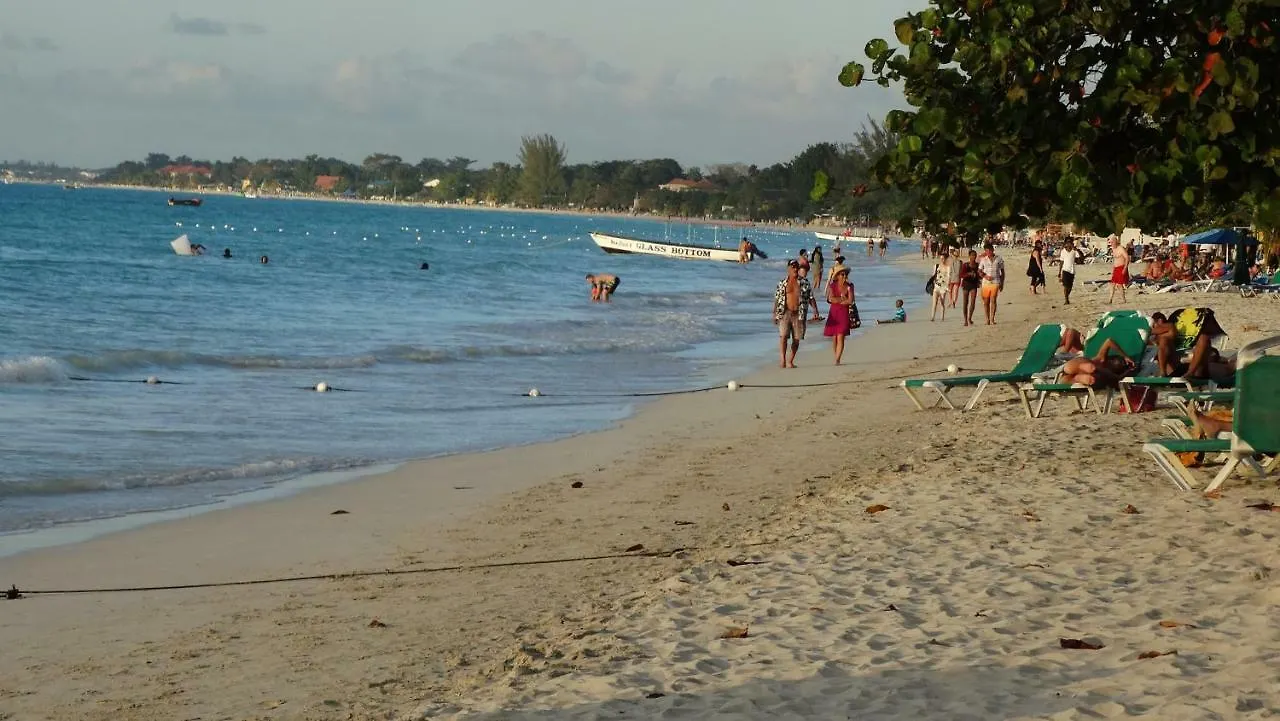 Bar B Barn Hotel Negril